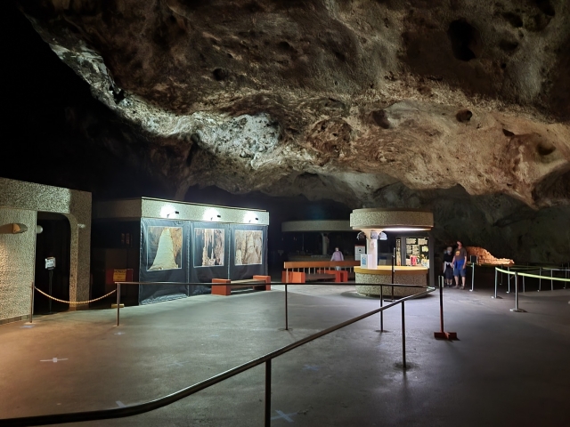 cavern-entrance-750-feet-down