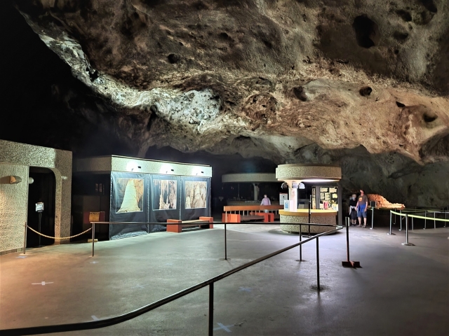 cavern-entrance-750-feet-down-…